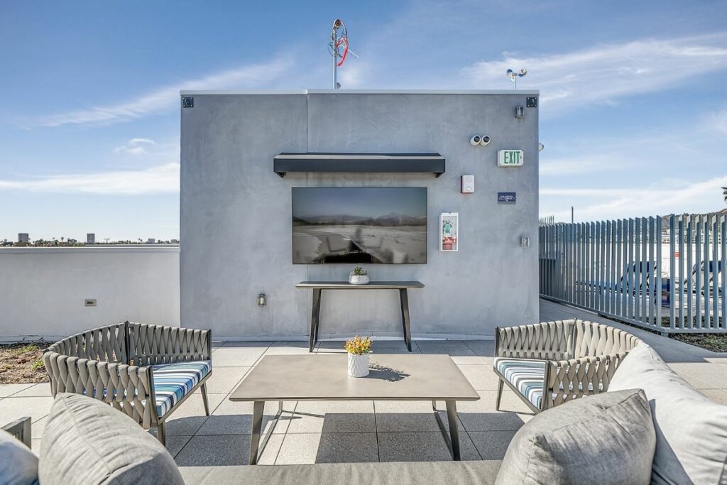 empire at larchmont rooftop